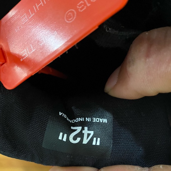 Off White - Picture 4 of 10